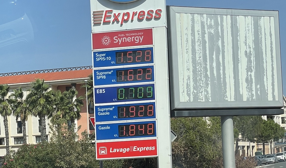 Ca y est, le carburant est beaucoup moins cher en France